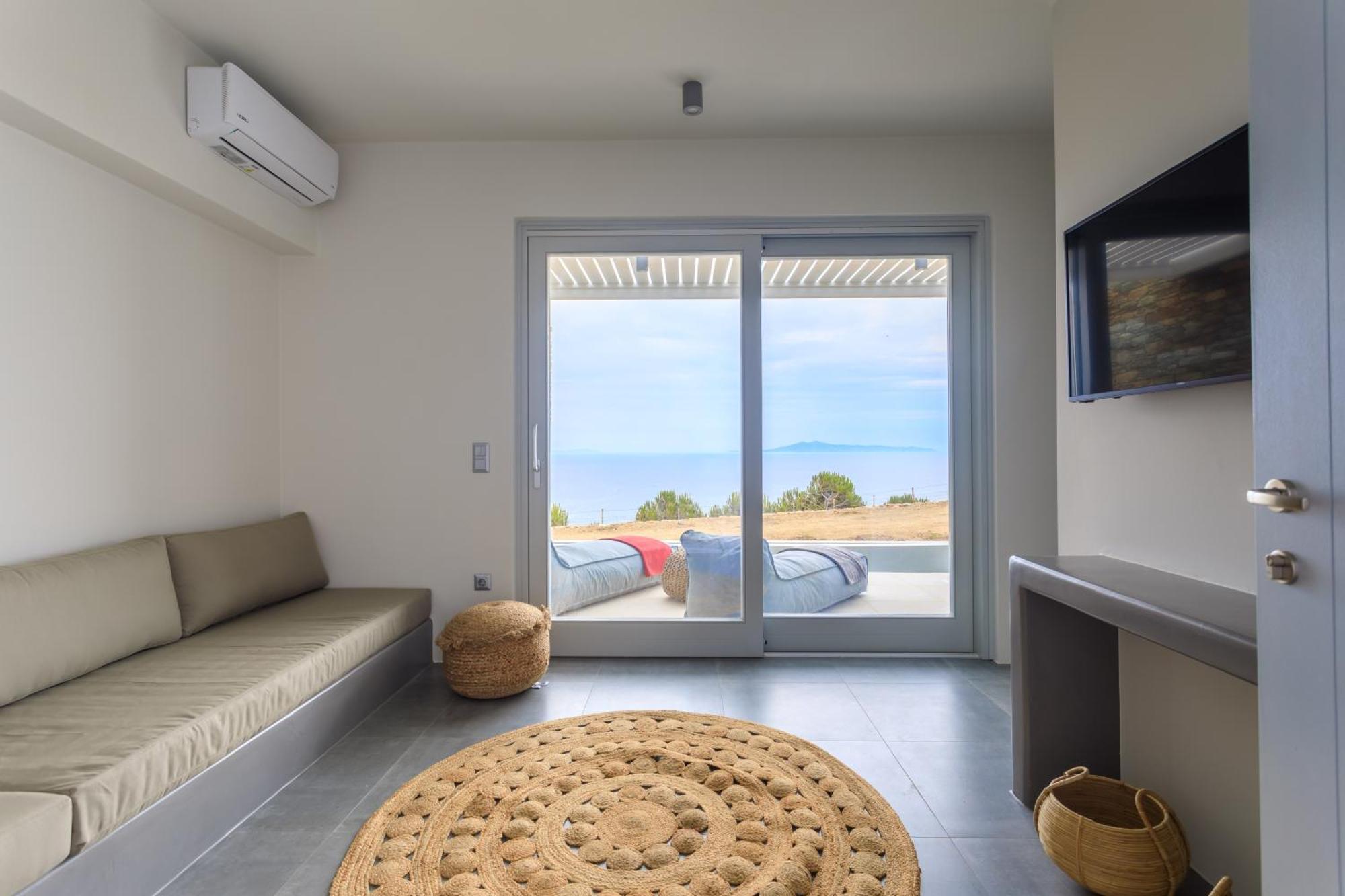 Iliades Luxury Boutique Suites Batsi  Bilik gambar